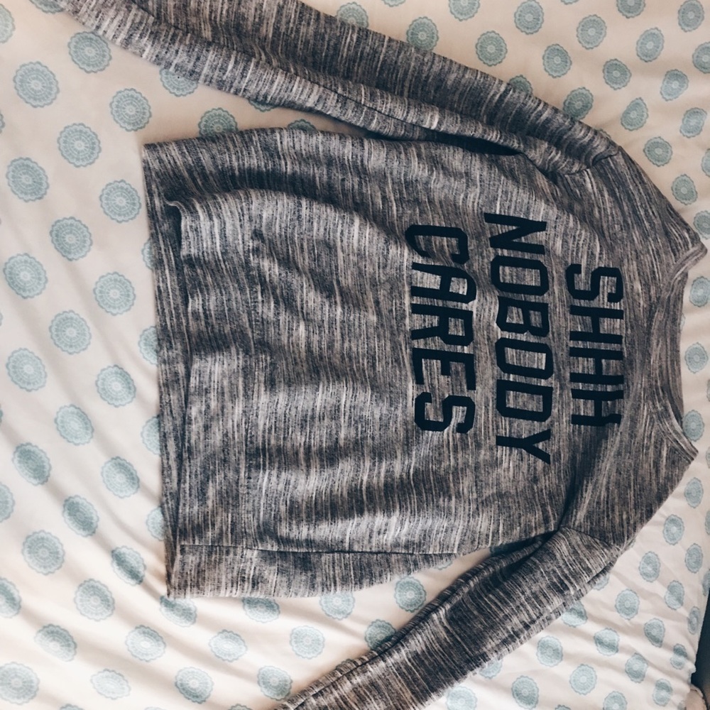 grey sweatshirt